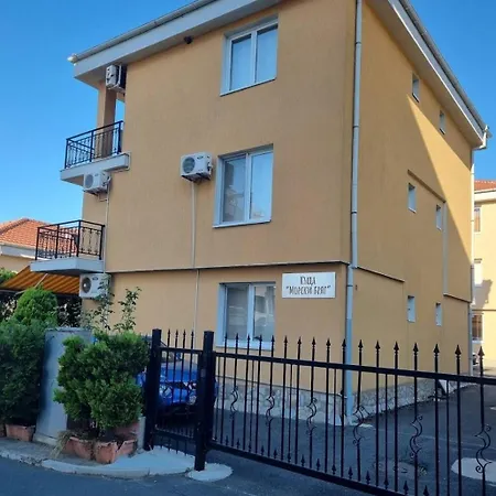 морски бряг Case de vacanță